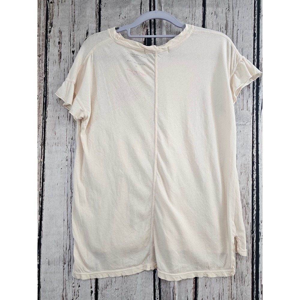 Junk Food T-Shirt Womens XS Cream Lips Viva La Femme Graphic Ruffle Sleeve Tee - Picture 2 of 6